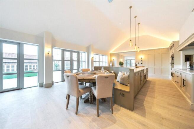 7 bed Detached for sale Image 4