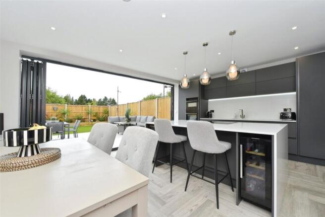 4 bed Detached for sale Image 12
