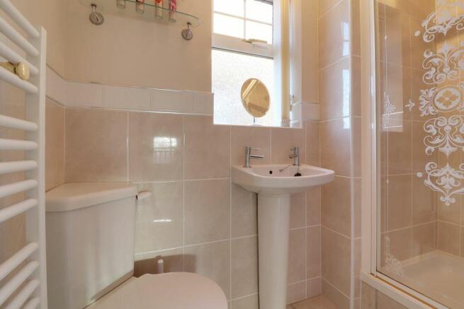 Ensuite to Bed 2