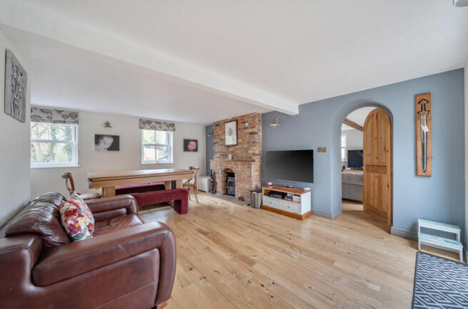 1428748-6-69b2daf...