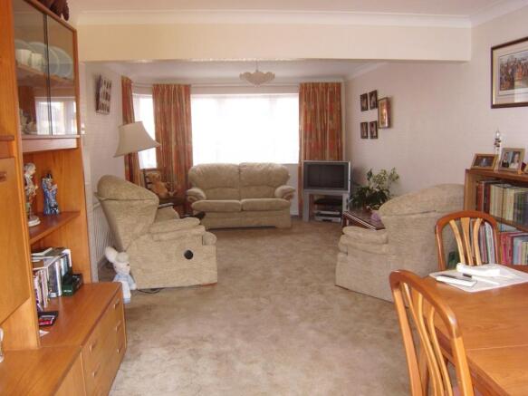 LOUNGE/DINING ROOM