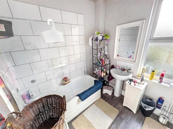 Bathroom (8).jpg