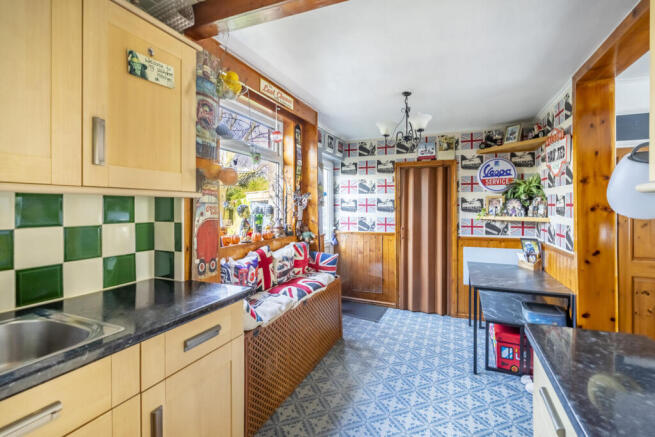 3 bed Semi-Detached for sale Image 5