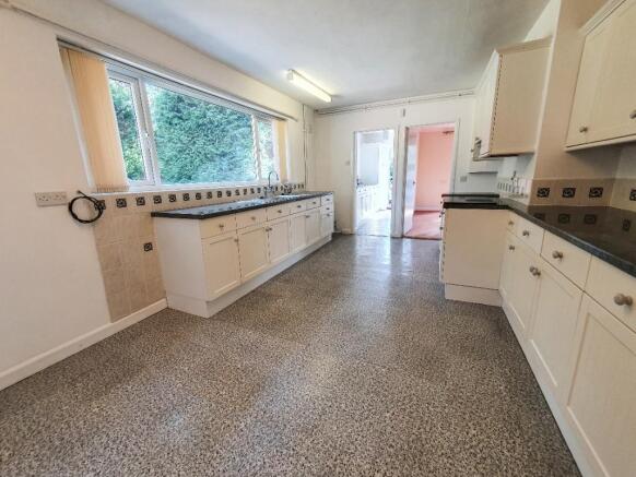 Kitchen & Breakfast Room