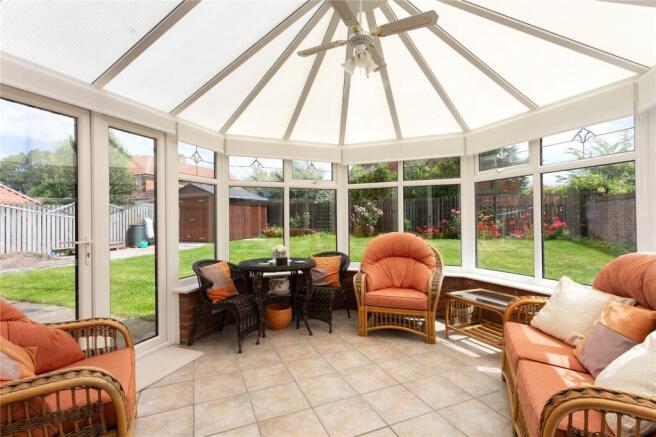 5 bed Detached for sale Image 8