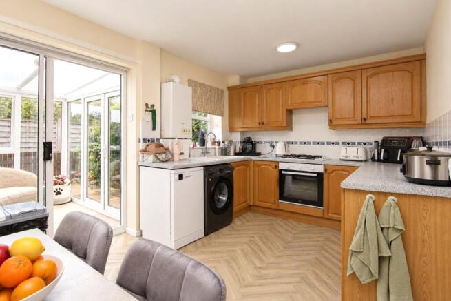 3 bed Town House for sale Image 4