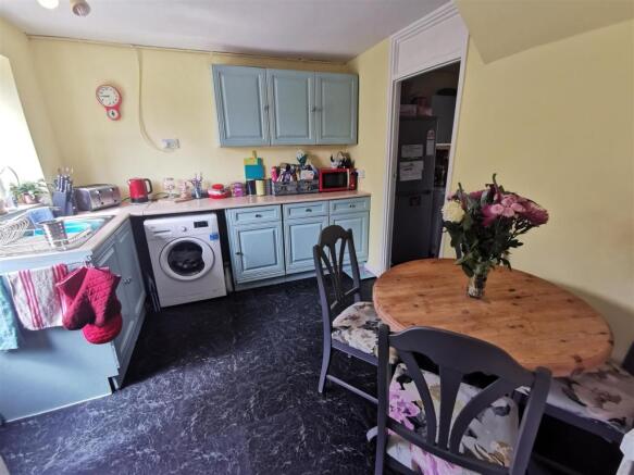 KITCHEN BREAKFAST ROOM