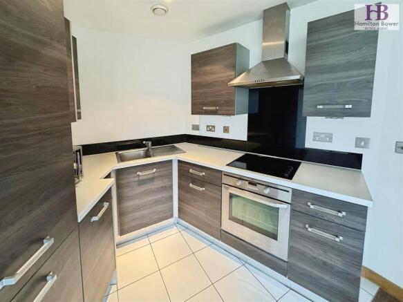 2 bed Apartment to rent Image 5