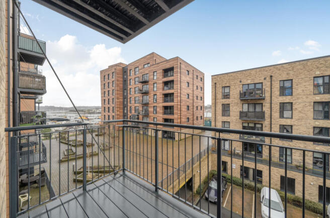 1419571-4-69a1960...