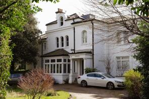 Flat 4, 30 Kilmarnock, Wray Park Road, Reigate RH2 0DE