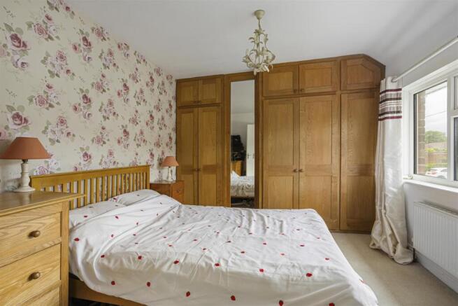 3 bed Semi-Detached for sale Image 12