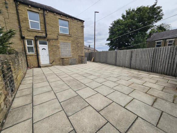 2 bed Terraced to rent Image 11