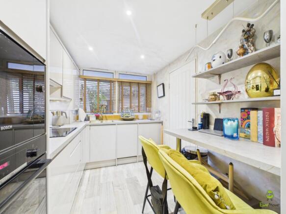 CAM03779G0-PR0318-STILL007