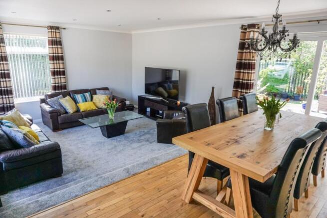 Lounge/Dining Room