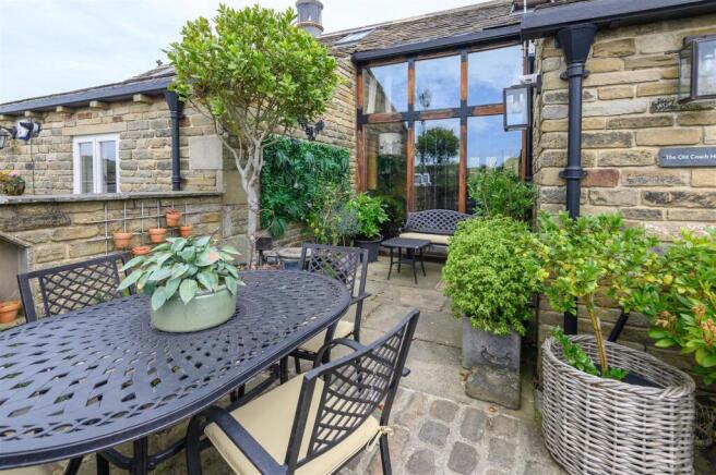 4 bed Semi-Detached for sale Image 4