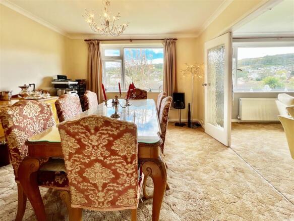 7 Laywell Close 13.JPG