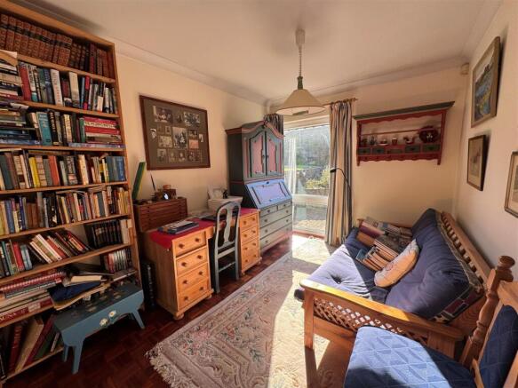 3 bed Semi-Detached for sale Image 12