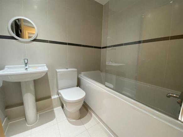 BATHROOM/WC