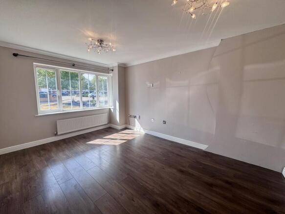 4 bed Detached to rent Image 5