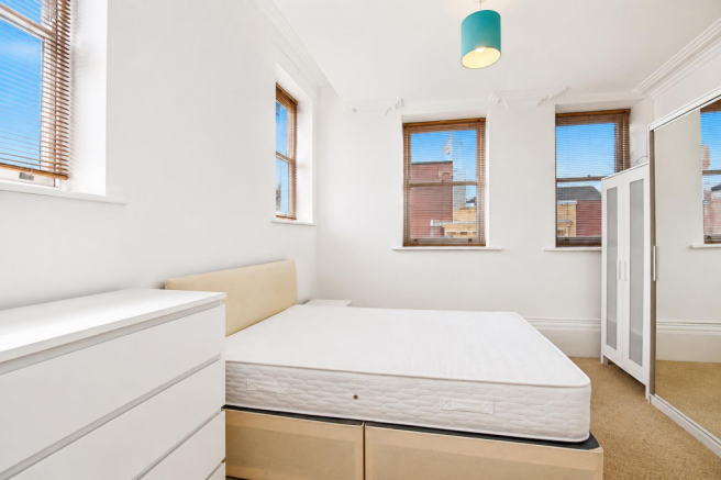 3 bed Apartment for sale Image 7