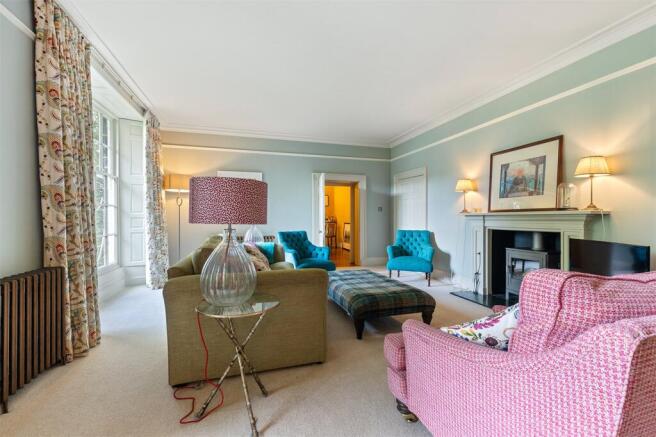 6 bed House for sale Image 10