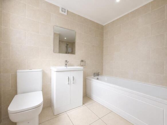 3 bed Terraced to rent Image 8