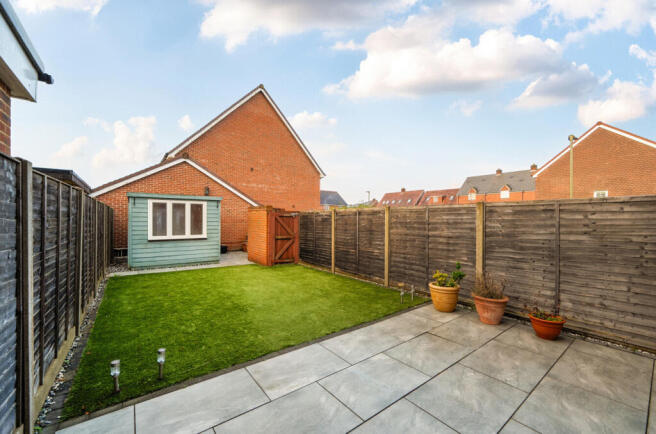 Calgary Gardens, Liphook, Hampshire, GU30 photo 3