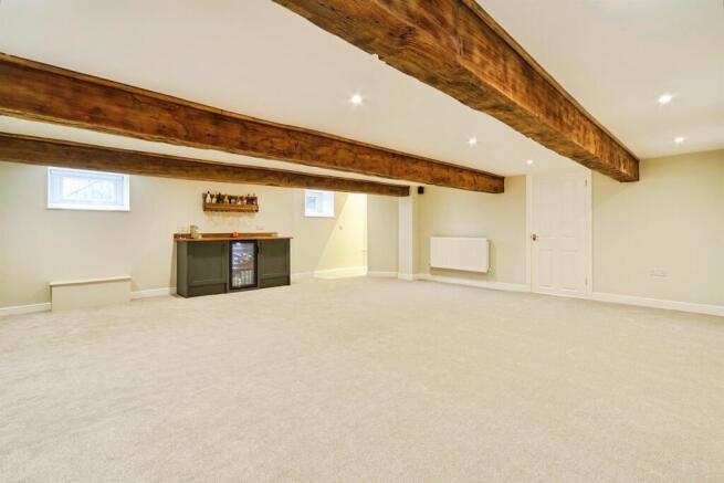 4 bed Semi-Detached for sale Image 8