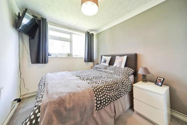2 bed Flat for sale Image 12