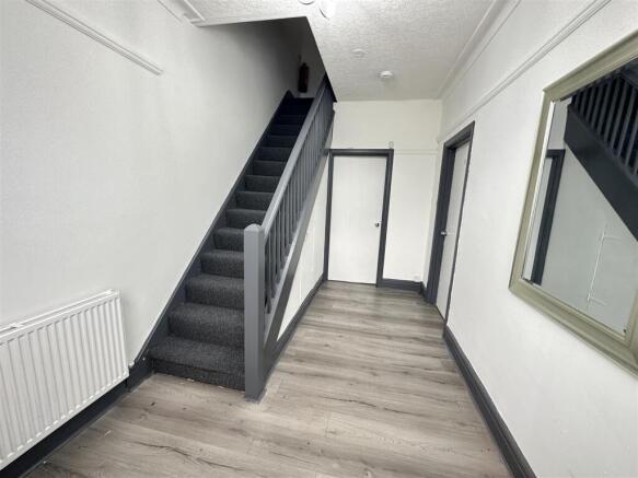 6kr.hall.jpg