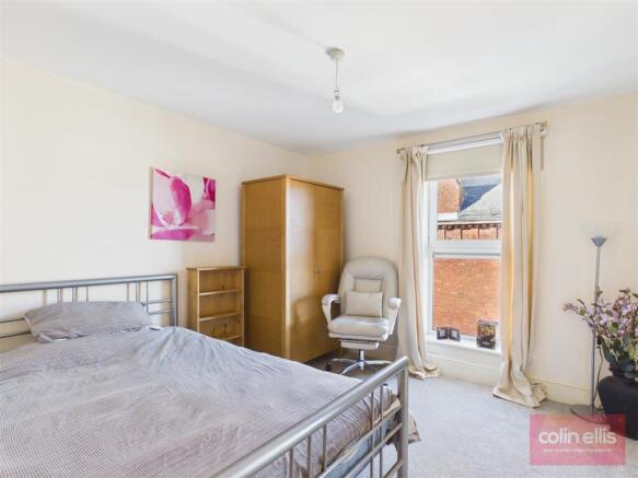 2 bed Flat for sale Image 11