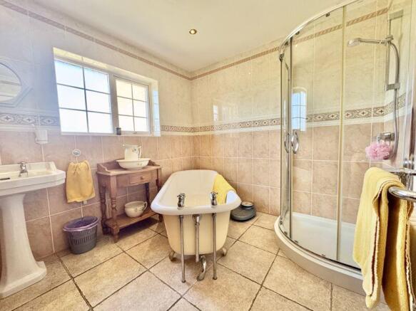 Bathroom suite