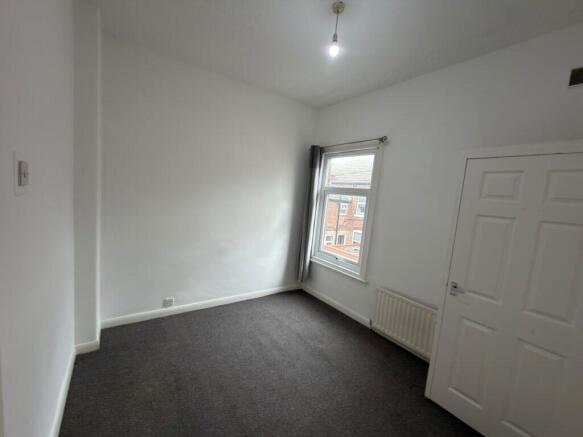 2 bed Terraced to rent Image 12