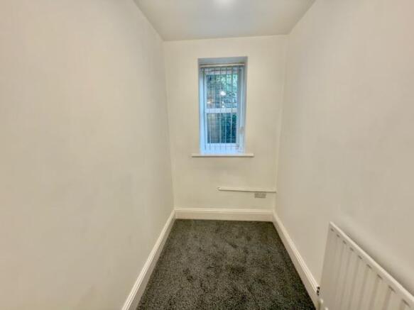 2 bed Apartment to rent Image 12
