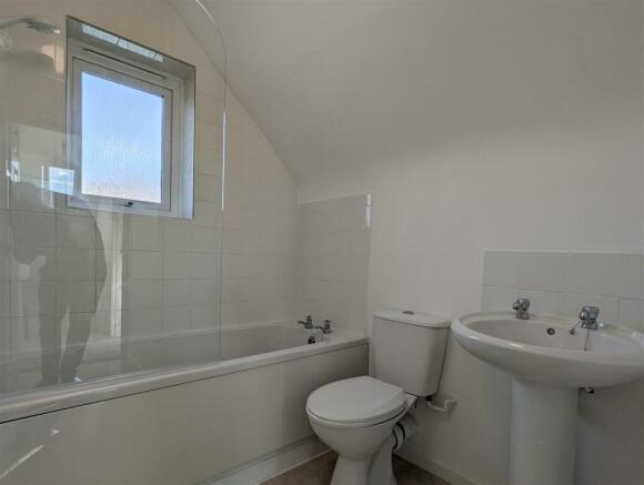 53 Willow Close Bathroom