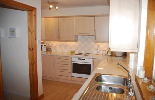 FITTED KITCHEN