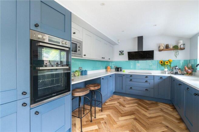 4 bed Semi-Detached for sale Image 6