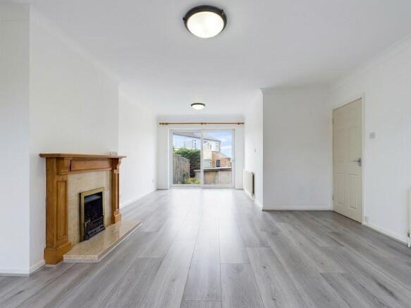 3 bed Semi-Detached to rent Image 6