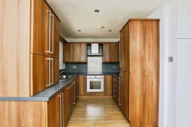 2 bed Ground Flat for sale Image 3