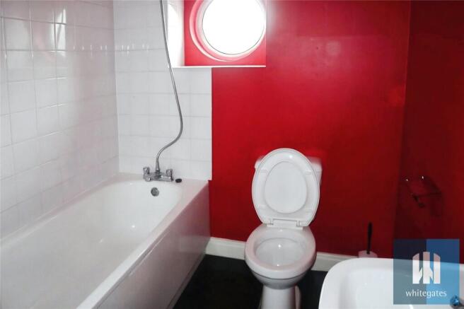 2 bed Terraced to rent Image 5