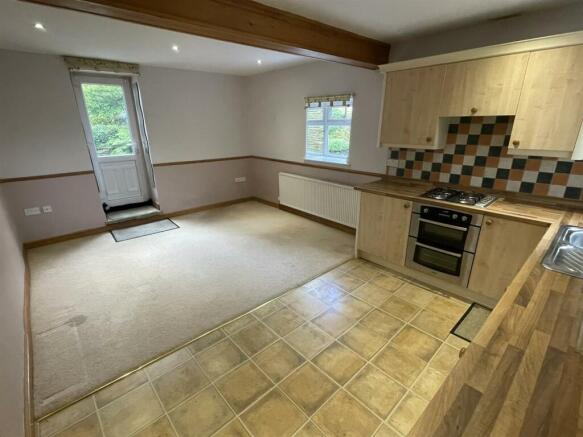 KITCHEN/DINING ROOM