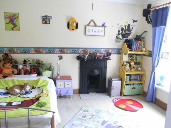 BEDROOM 2
