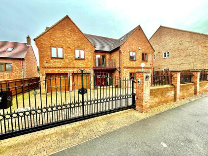Ashford Crescent, Grange Farm, Milton Keynes, MK8