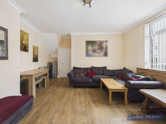 6 bed Town House to rent Image 12