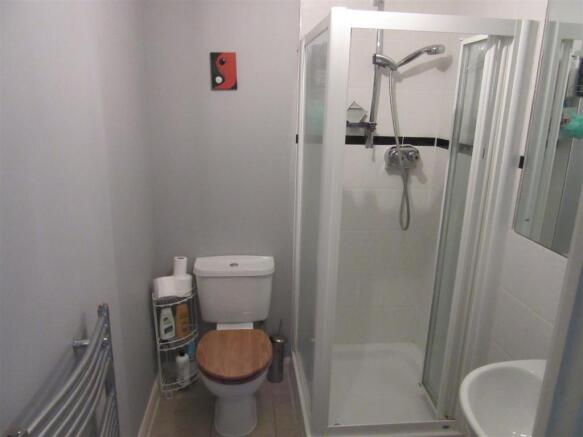 Groundfloor Shower R