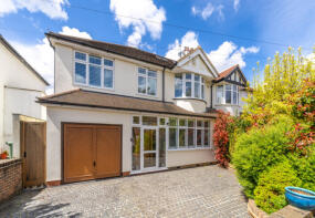 12, Ash Grove, West Wickham BR4 0QL