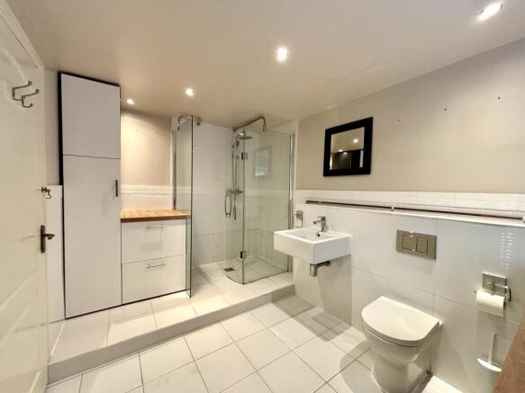 3 bed Apartment for sale Image 10