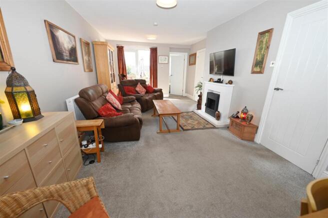 3 bed Semi-Detached Bungalow for sale Image 4