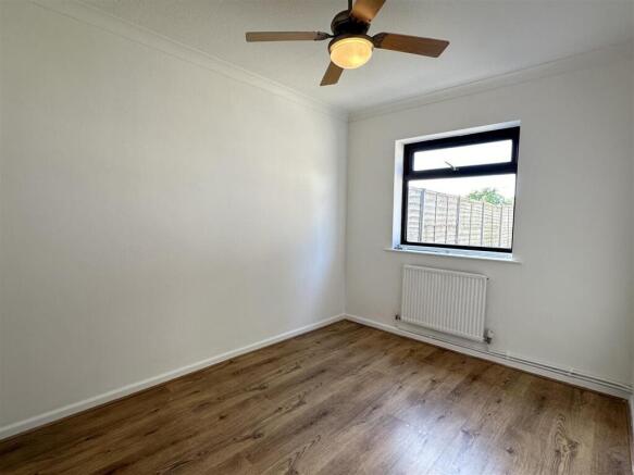 2 bed Semi-Detached Bungalow to rent Image 5