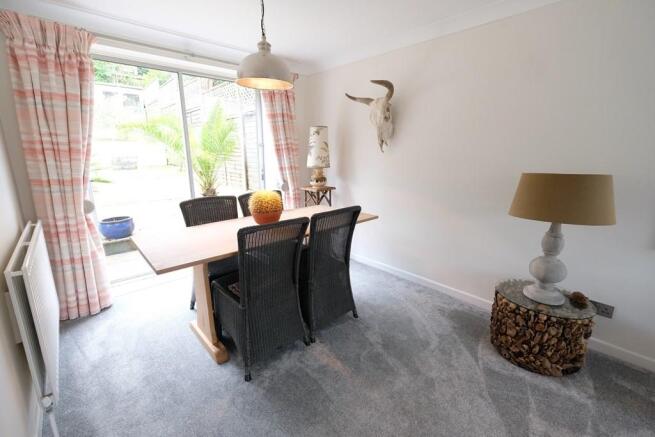 SITTING/DINING ROOM